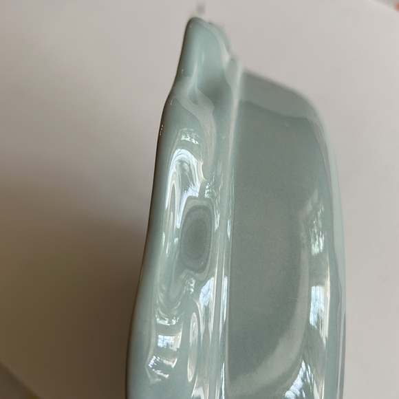 NWT Le Creuset Sea Salt 23 cm / 9” round fluted edge pie dish - Picture 5 of 5